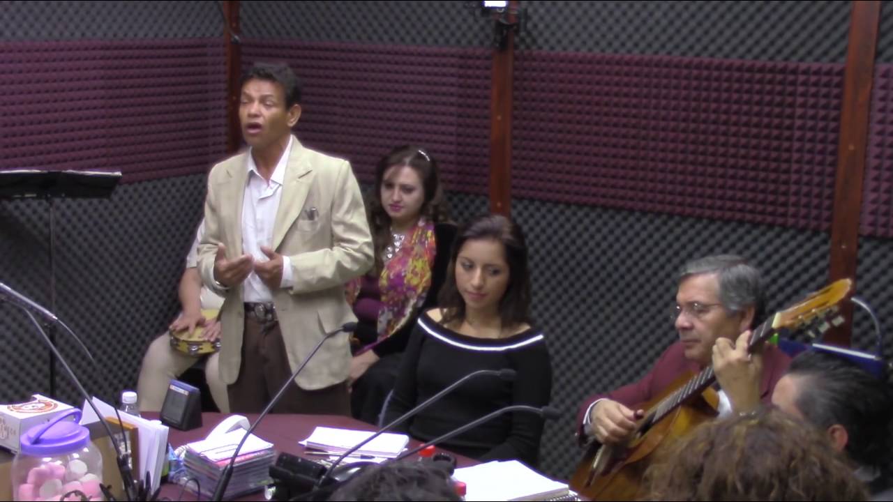 Músico callejero mecanizado al estilo Javier Solís (1/2); Esclavo y amo - Martínez Serrano