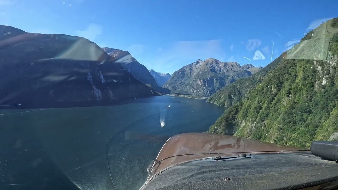 Milford Sound Approach | Cessna 172 | Runway 11 Approach and Landing