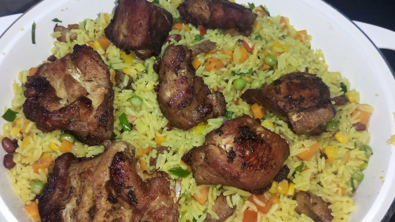 How to cook Nigerian Fried rice that will make you eat and ask for some more.
