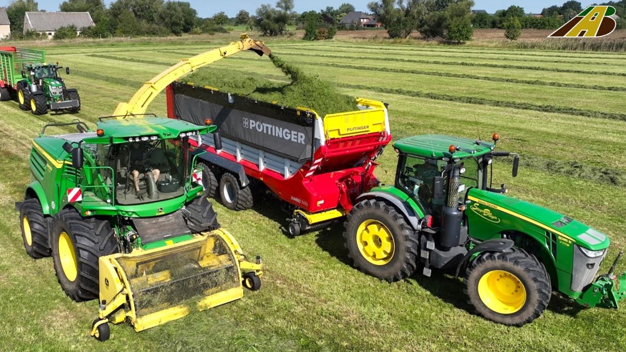 Gras häckseln 2023 Futter für Milchkühe Grasernte mit John Deere Feldhäcksler & Traktoren Bauernhof