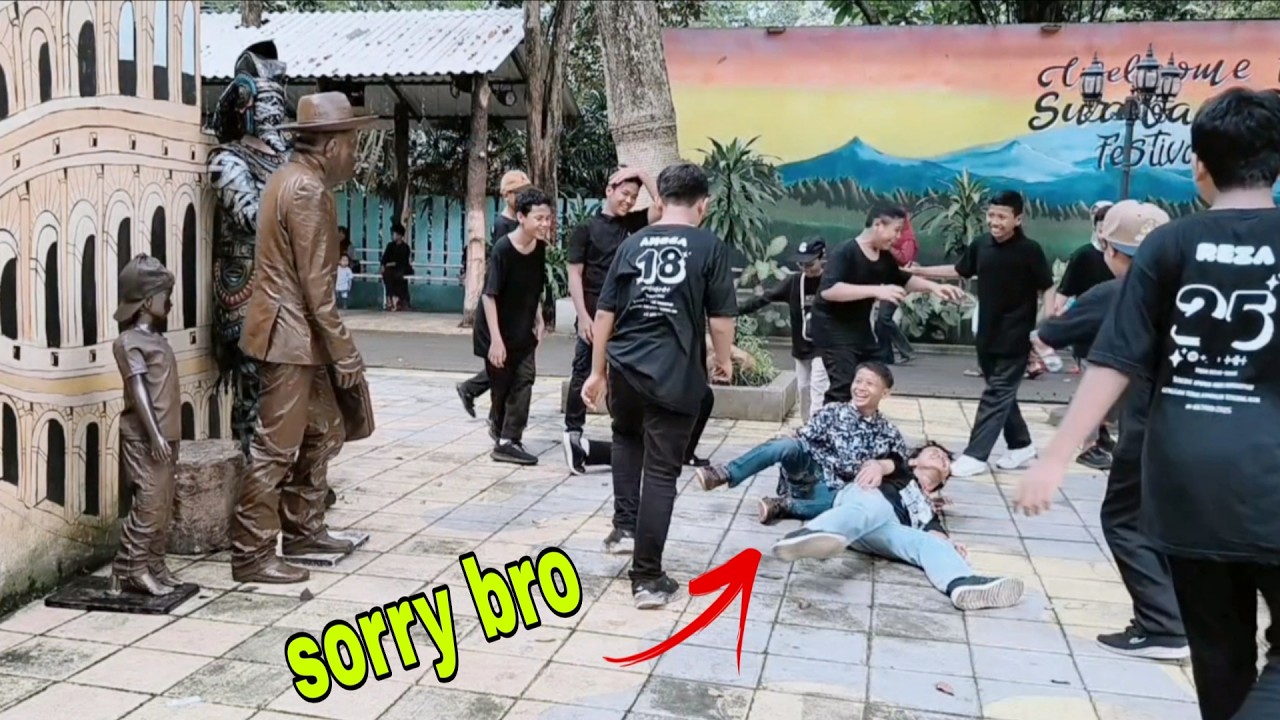 Best Indonesia prank. Funny video try not to laugh impossible