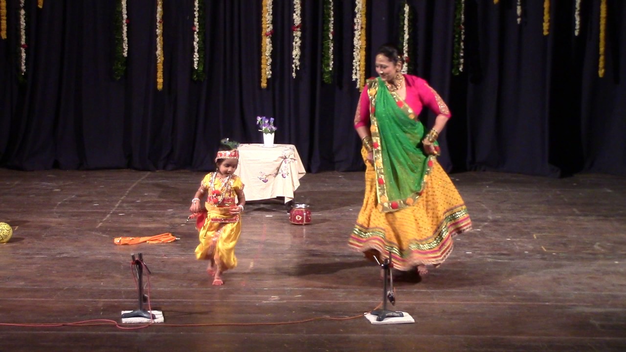 Bada Natkhat hai re Kishan Kanaiya