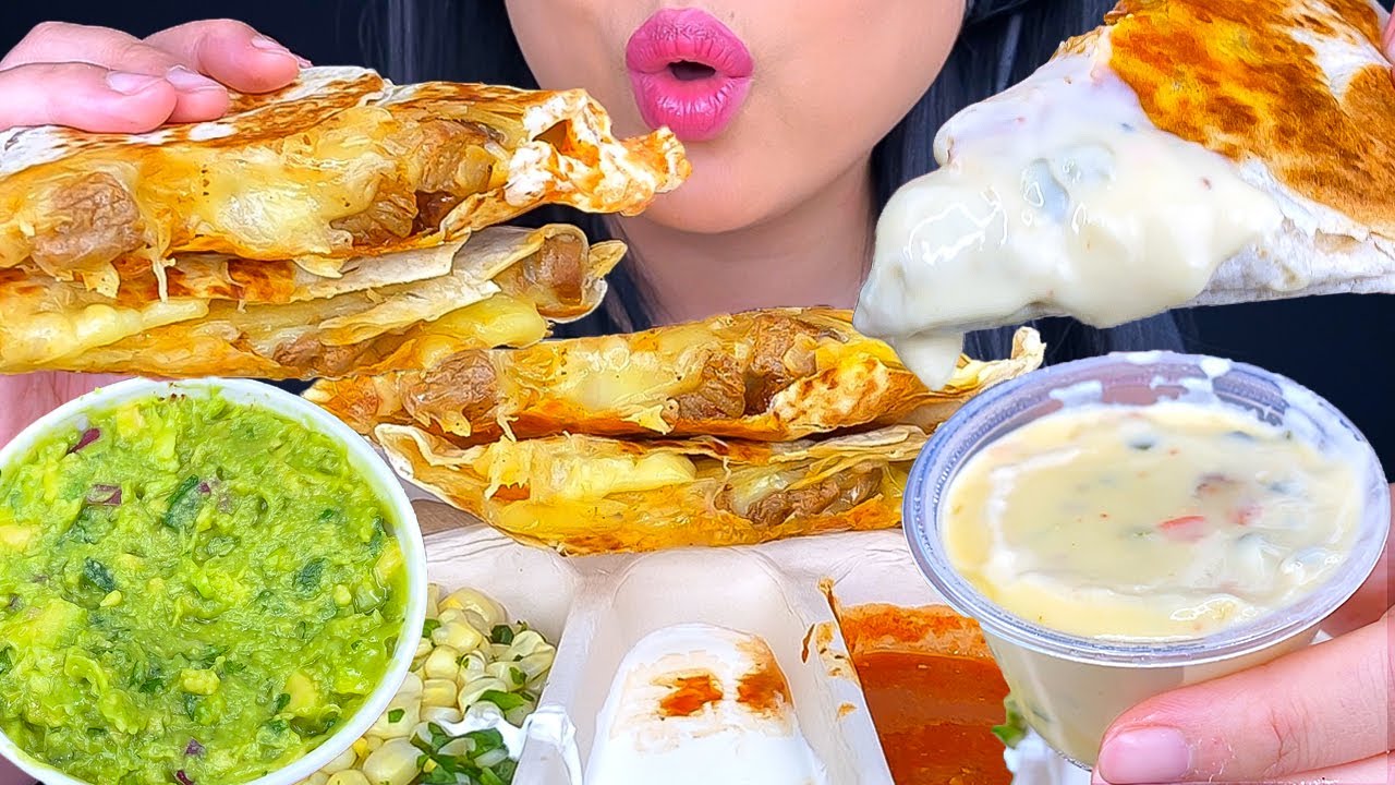 ** ASMR STEAK QUESADILLA & CHIPS (CHIPOTLE) ASMR PHAN