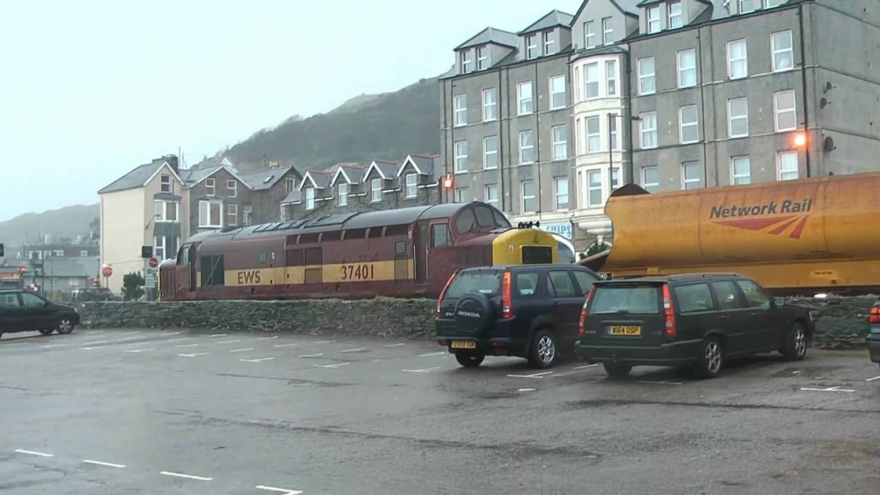 Class 37 37401 Slipping on 6W91 Loaded Ballast  At Barmouth 22.11.09
