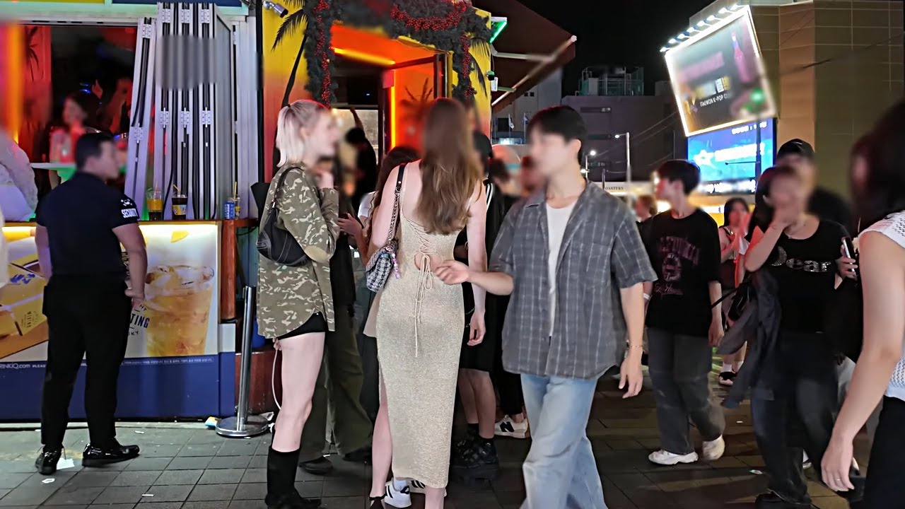 [4K SEOUL KOREA] 😍😍 요즘 핫한 사람들로 붐비는 이태원 주말밤~ 이태원클럽거리 🔥🔥Itaewon Club Street/Seoul, Korea/K-City Walk