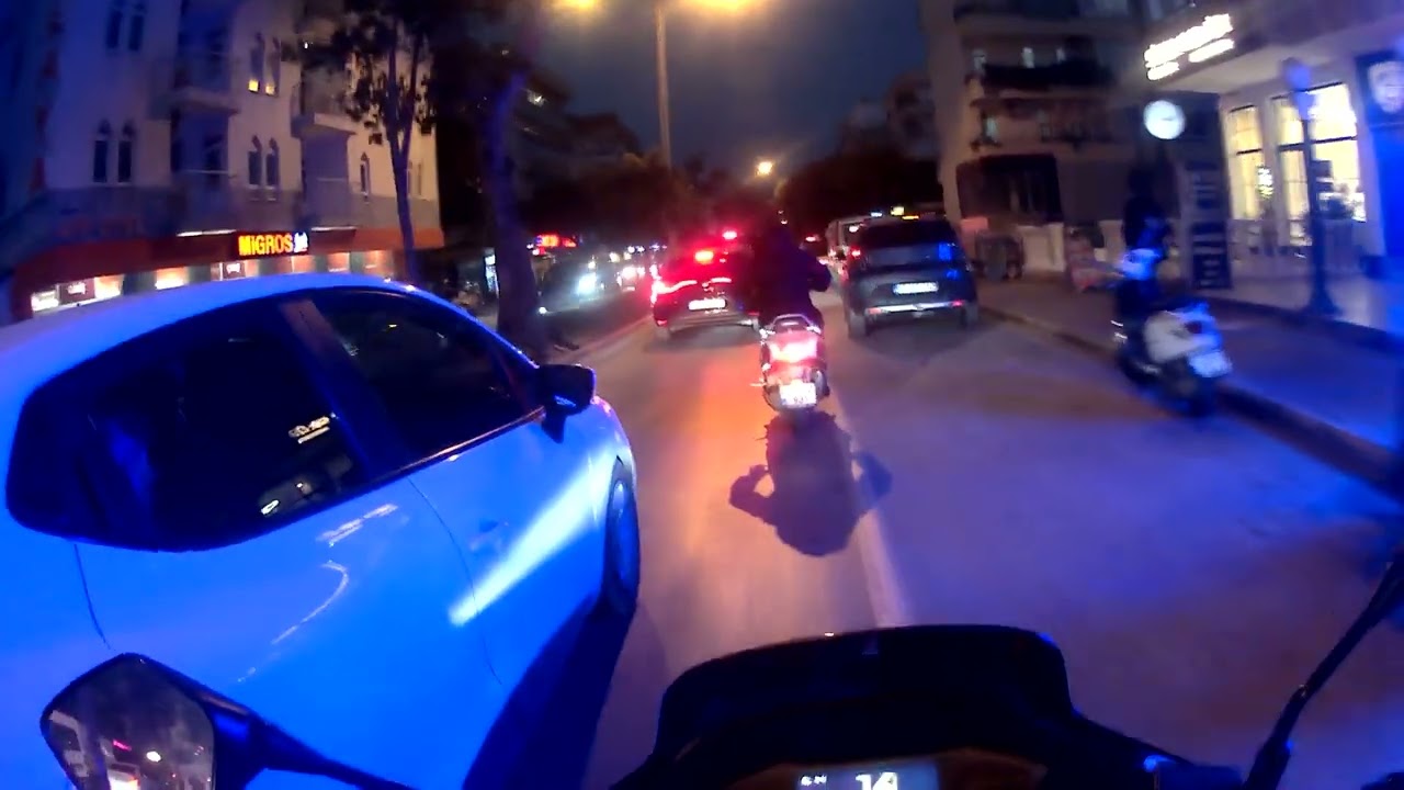 Akşam gezintisi motorsiklet gezintisi 