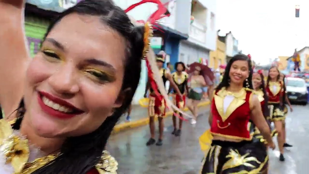 Cortejo de passistas de frevo na Troça Carnavalesca Amaro na Vara. 17 de fevereiro de 2026