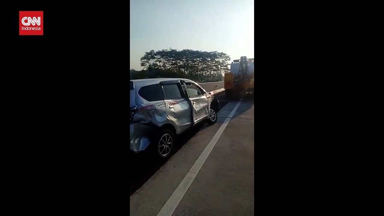 Supir Tak Sempat Rem, Bus Tabrak 4 Mobil di Tol Semarang