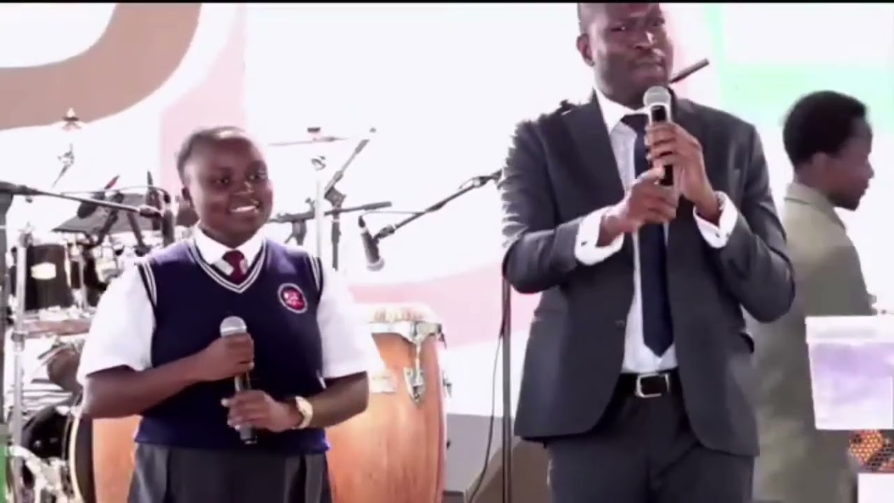 SIFUNA GIVES A STUDENTS 5K AFTER ANSWERING HIS QUESTION!!