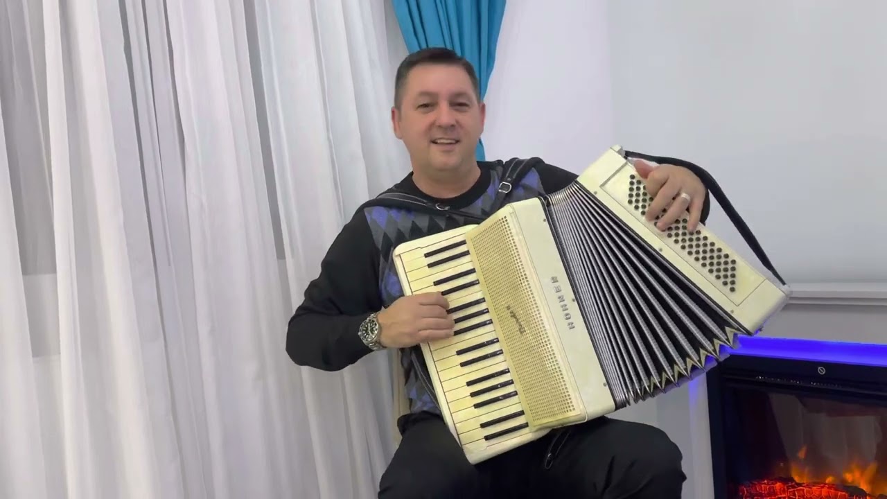 Paul Stanga cu hohnerul pentru prieteni la rece