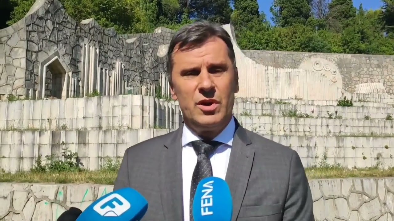 Novalić na Partizanskom groblju u Mostaru