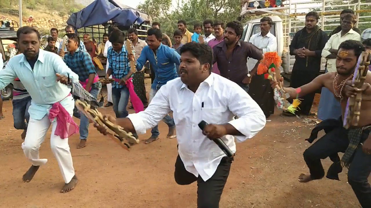 గురువు రాజశేఖర్  చెక్కభజన పార్నపల్లి గ్రామంలో , 6301689393