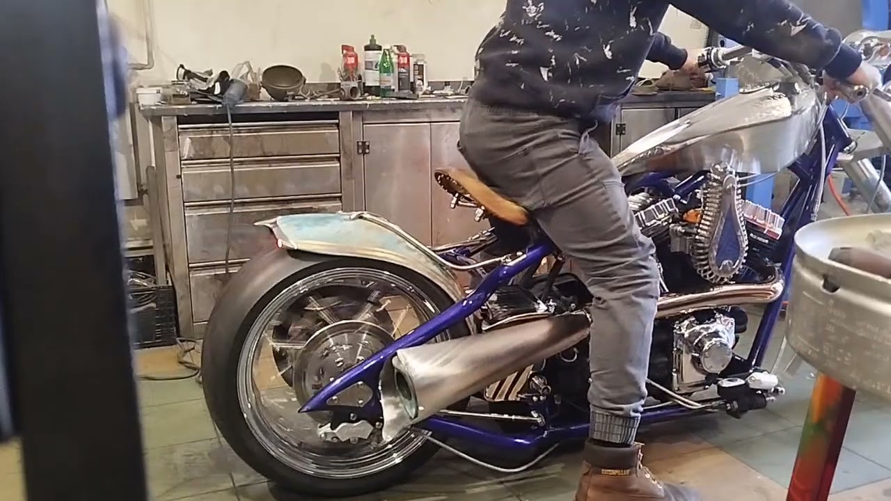 毫不留情的烧胎测试！🔥 疯狂烧胎！定制摩托极限测试 | RS Creating 💨