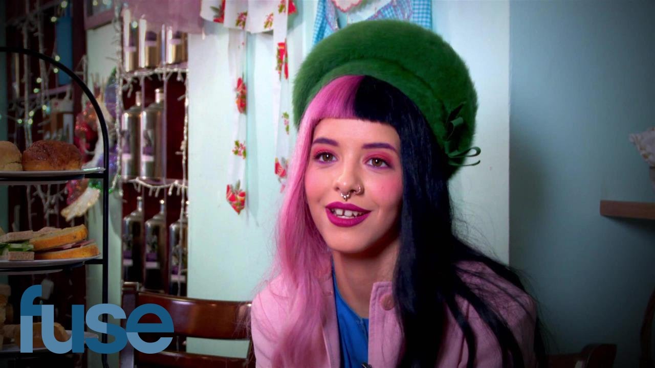 Мелани Мартинес проходит Cry Baby трек за треком (часть 1)