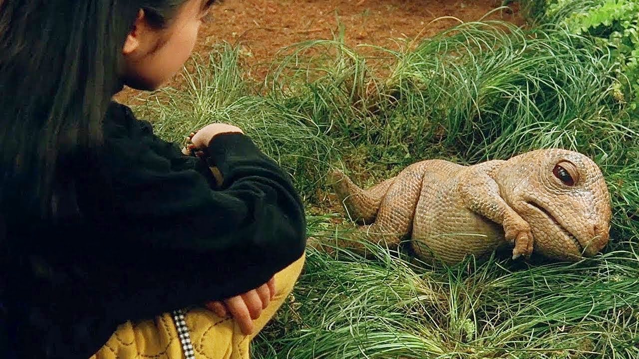 Niña encuentra a un BEBÉ DINOSAURIO y lo ADOPTA sin saber que es un T-REX y el último de su especie