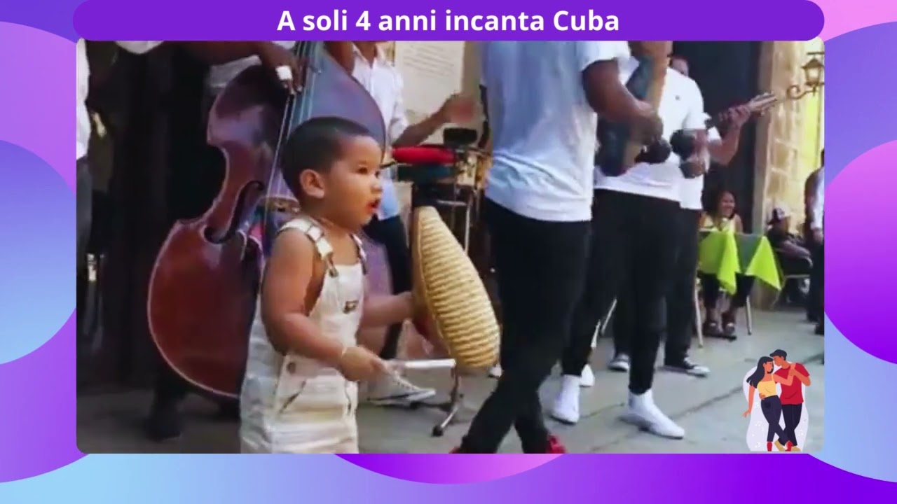 A soli 4 anni incanta Cuba: guarda come balla e suona con la band in strada! Salsa Cubana #salsa