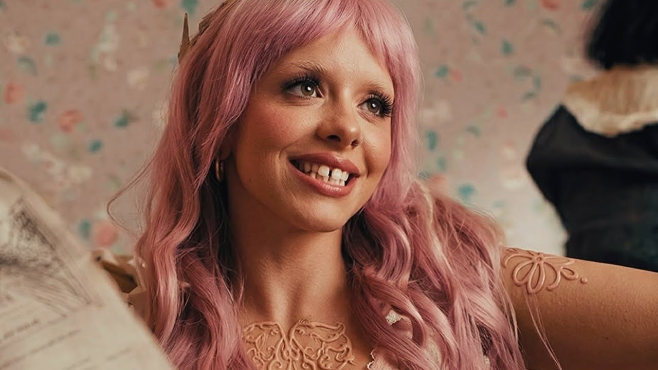 Melanie Martinez - DISNEY PRINCESS ( Official Visualizer)