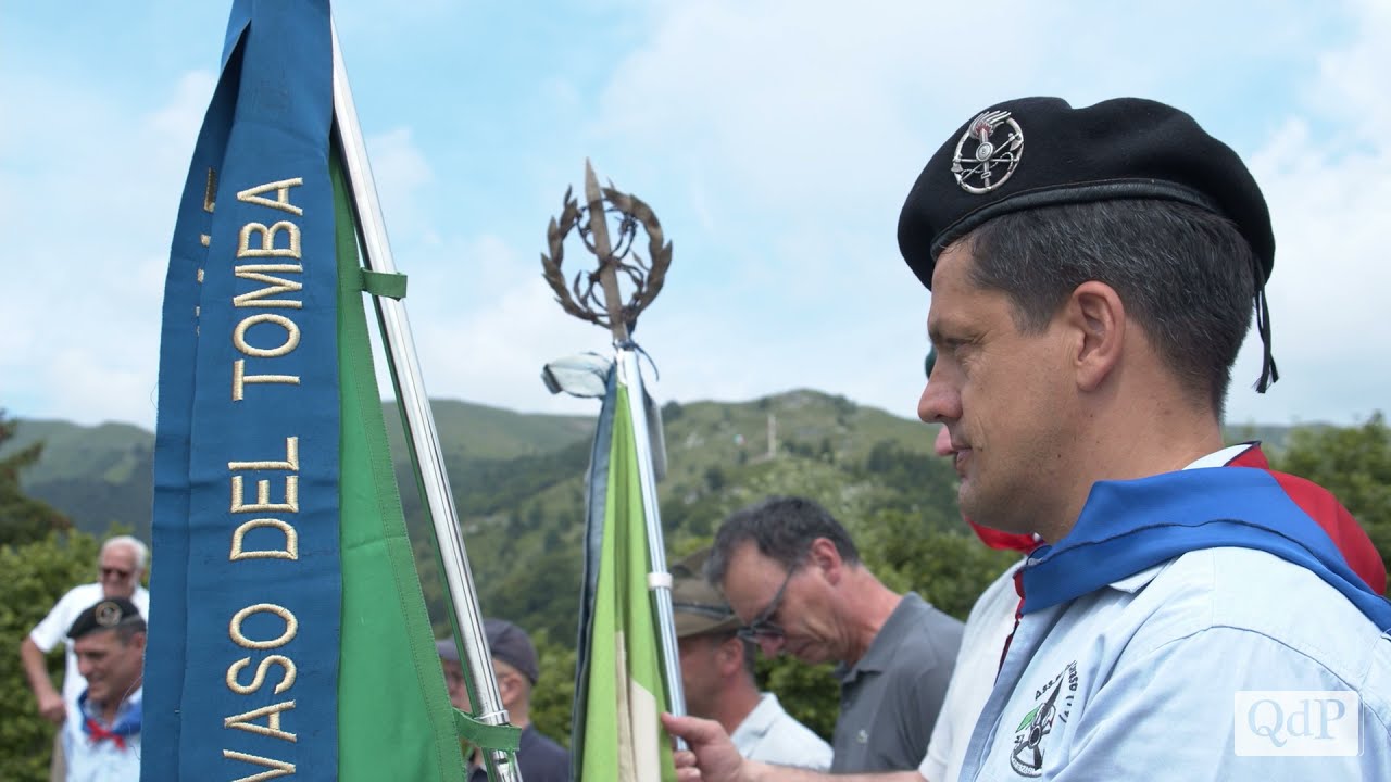 Bandiera issata a Castel Cesil: la scorsa domenica la tradizionale cerimonia dei Fanti di Cavaso