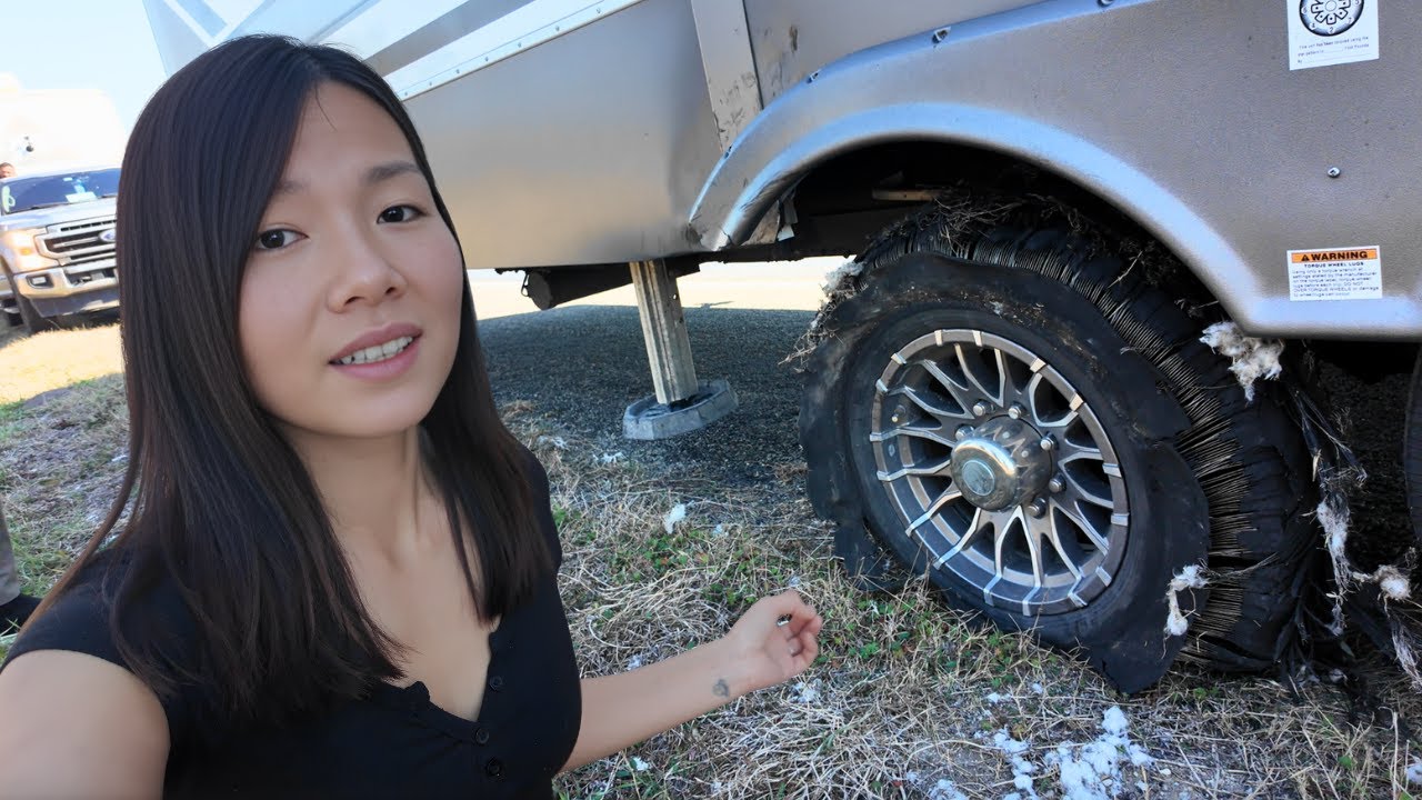 Bánh Xe RV Bị Nổ Trên Đường Di Chuyển Đến Biển.