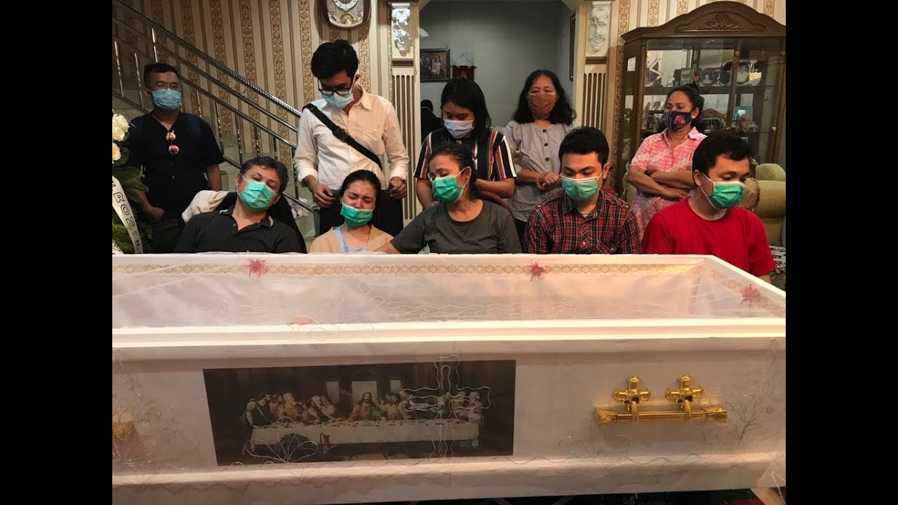 PENGURAPAN TUBUH ALM MELISHA SIDABUTAR  SEBELUM PENUTUPAN PETI