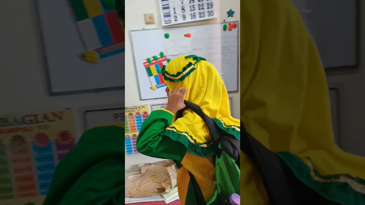 adab bersalaman kepada orang tua