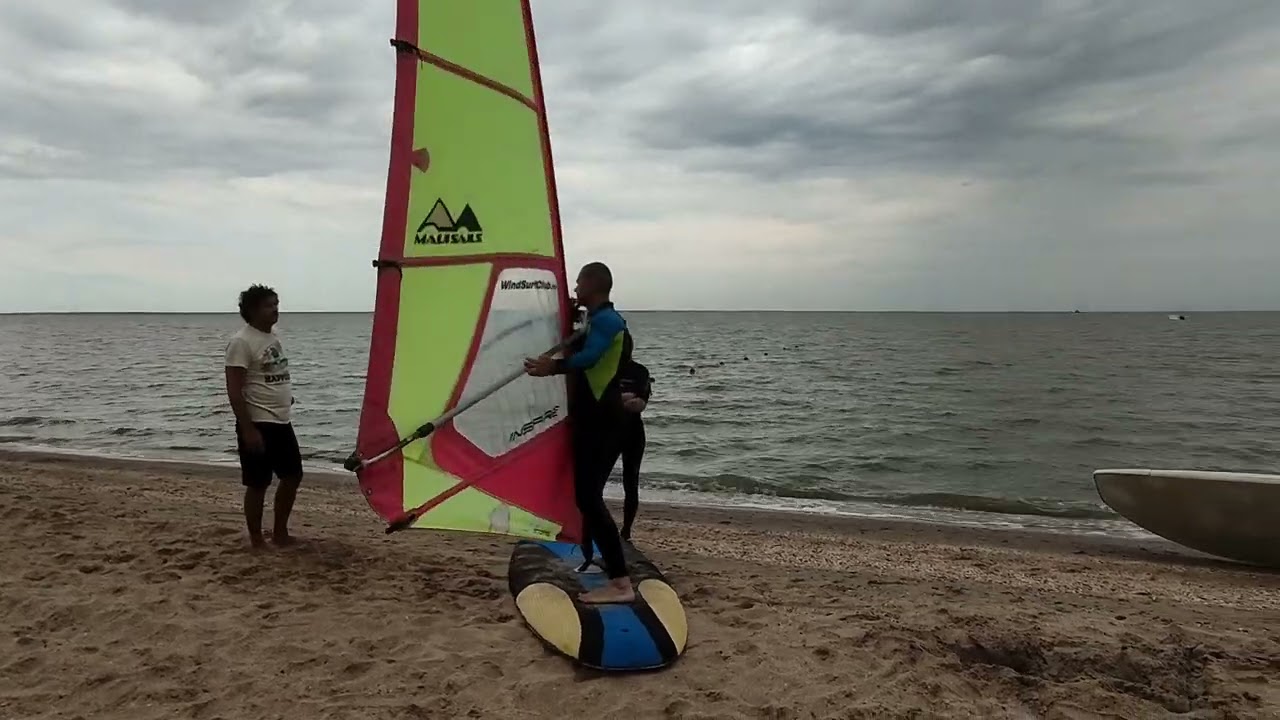 Учебный процесс, оверштаг, на станции Windsurfspot.
