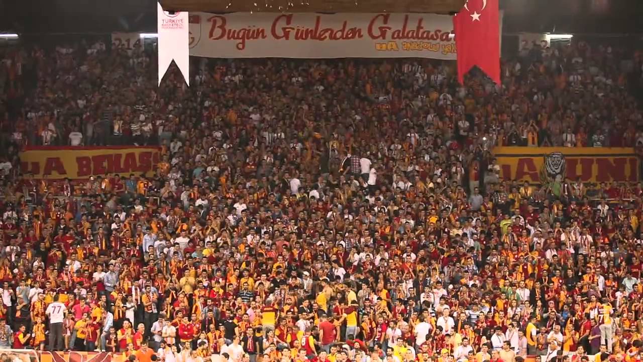 ultrAslan Tribünü - Şampiyon Cimbombomum ne İstersen iste Benden