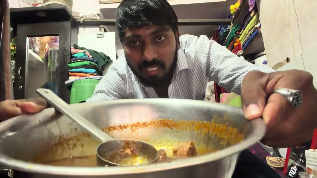 పెరుగు పాకెట్లు కట్టడం అయిపోయింది చికెన్ పాకెట్లు కడుతున్న 