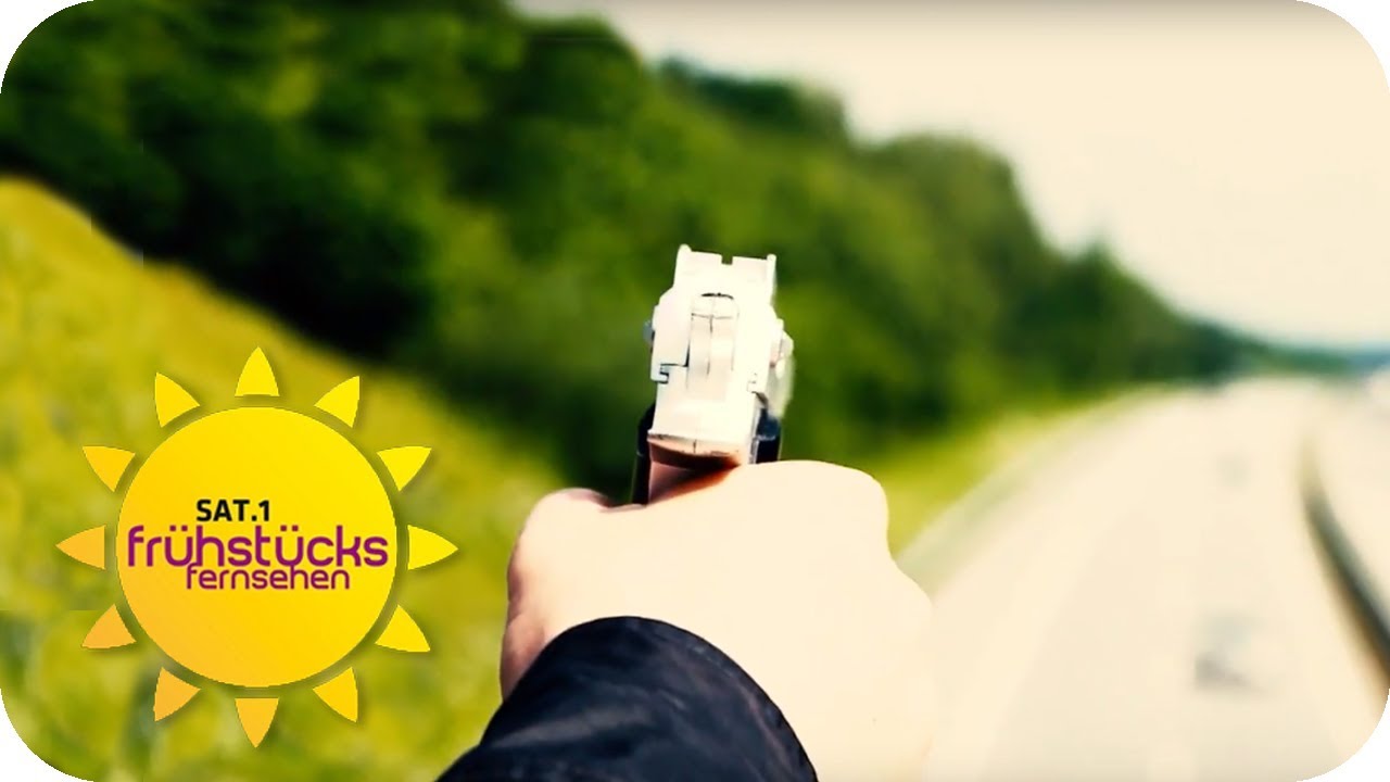 Sniper Angriff: Sch&uuml;tze schie&szlig;t auf der Autobahn auf Autos! | SAT.1 Fr&uuml;hst&uuml;cksfernsehen | TV
