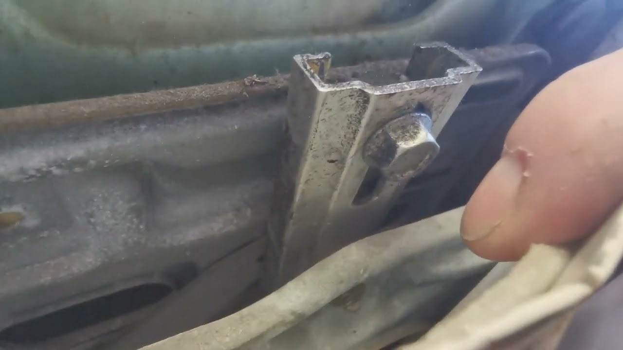 Saab 900 classic convertible, Adjusting quarter window