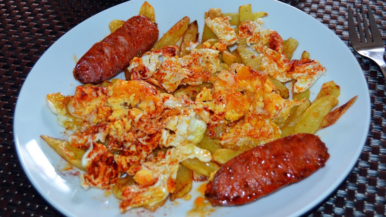 Spanish Broken Eggs (Huevos Rotos) - Easy Spanish Tapas Recipe
