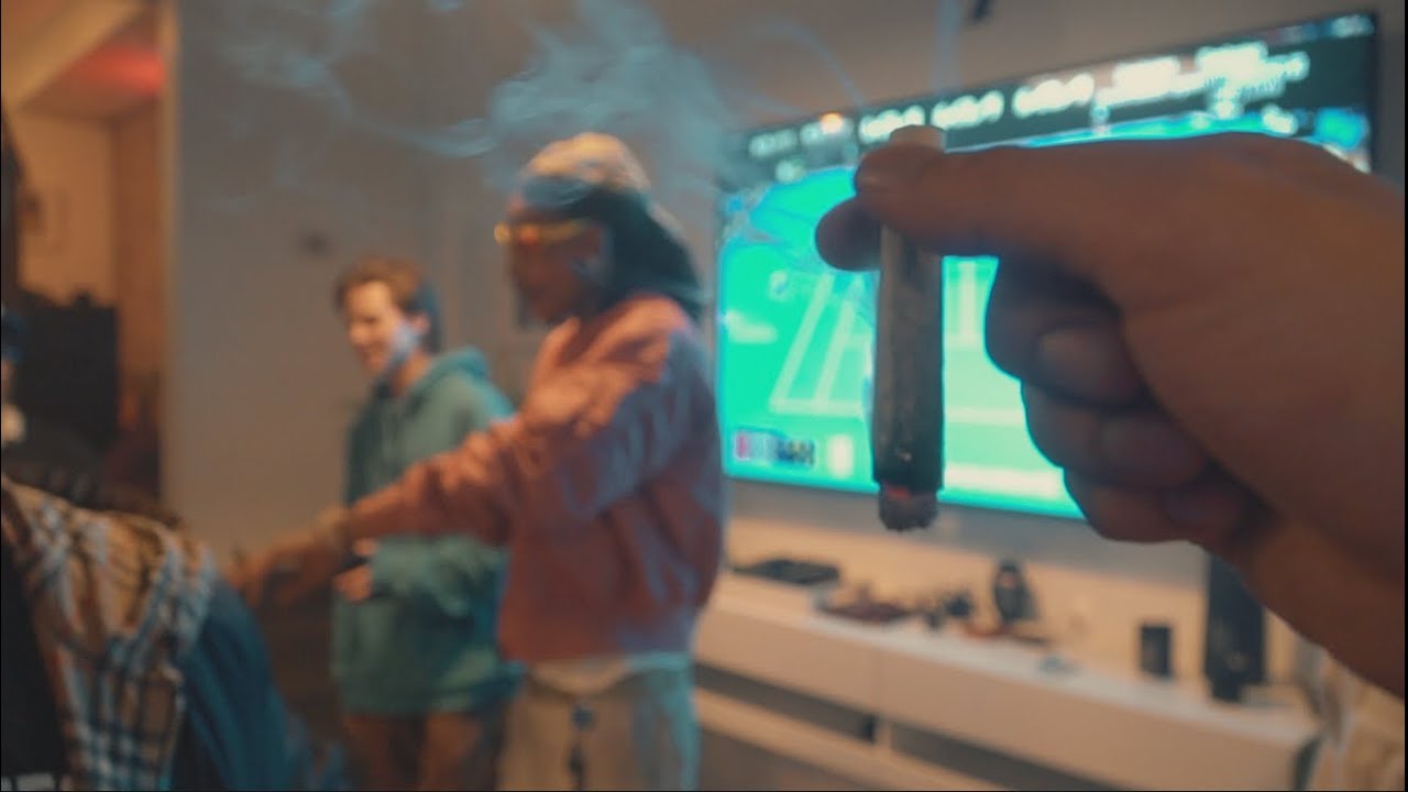 SESHING WITH WIZ KHALIFA