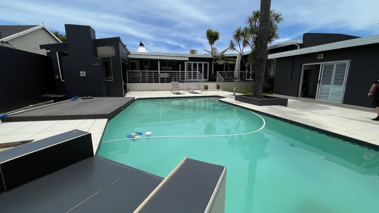 AN ENTERTAINERS DREAM HOME - FOR SALE @ R3 275 000 BENONI