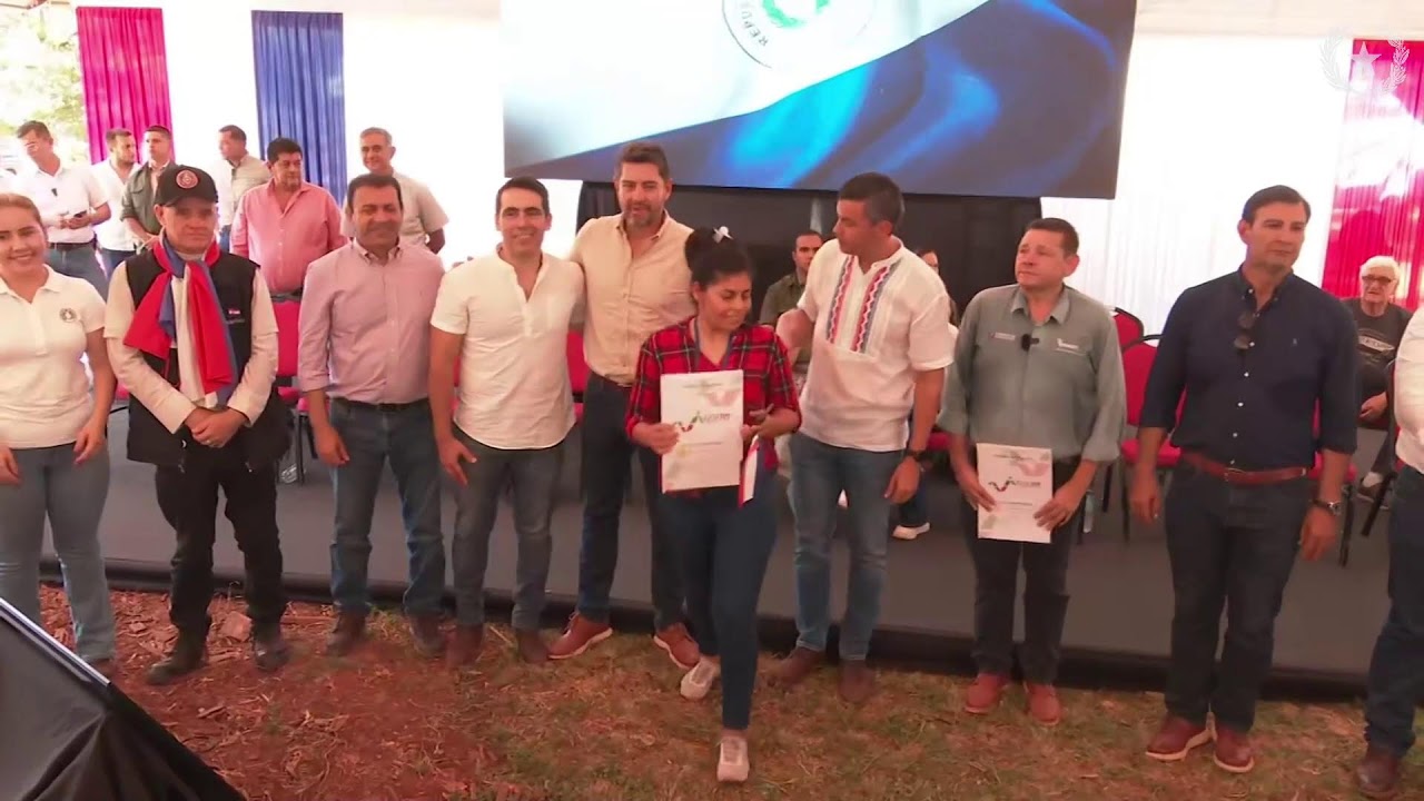 Entrega de títulos de propiedad a beneficiarios de la Reforma Agraria en Villa Constitución