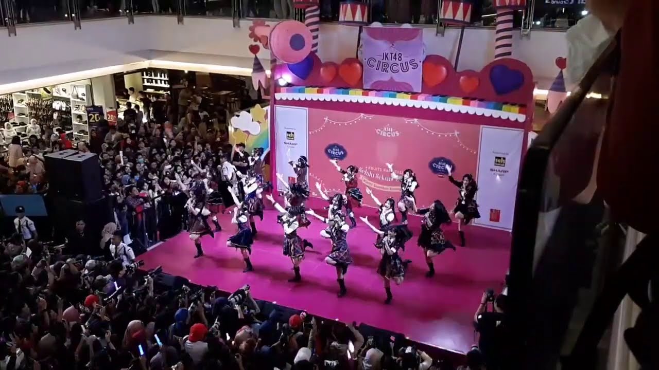 SINKRONISASI JKT48 TEAM T - CIRCUS BANDUNG (SKY VIEW)