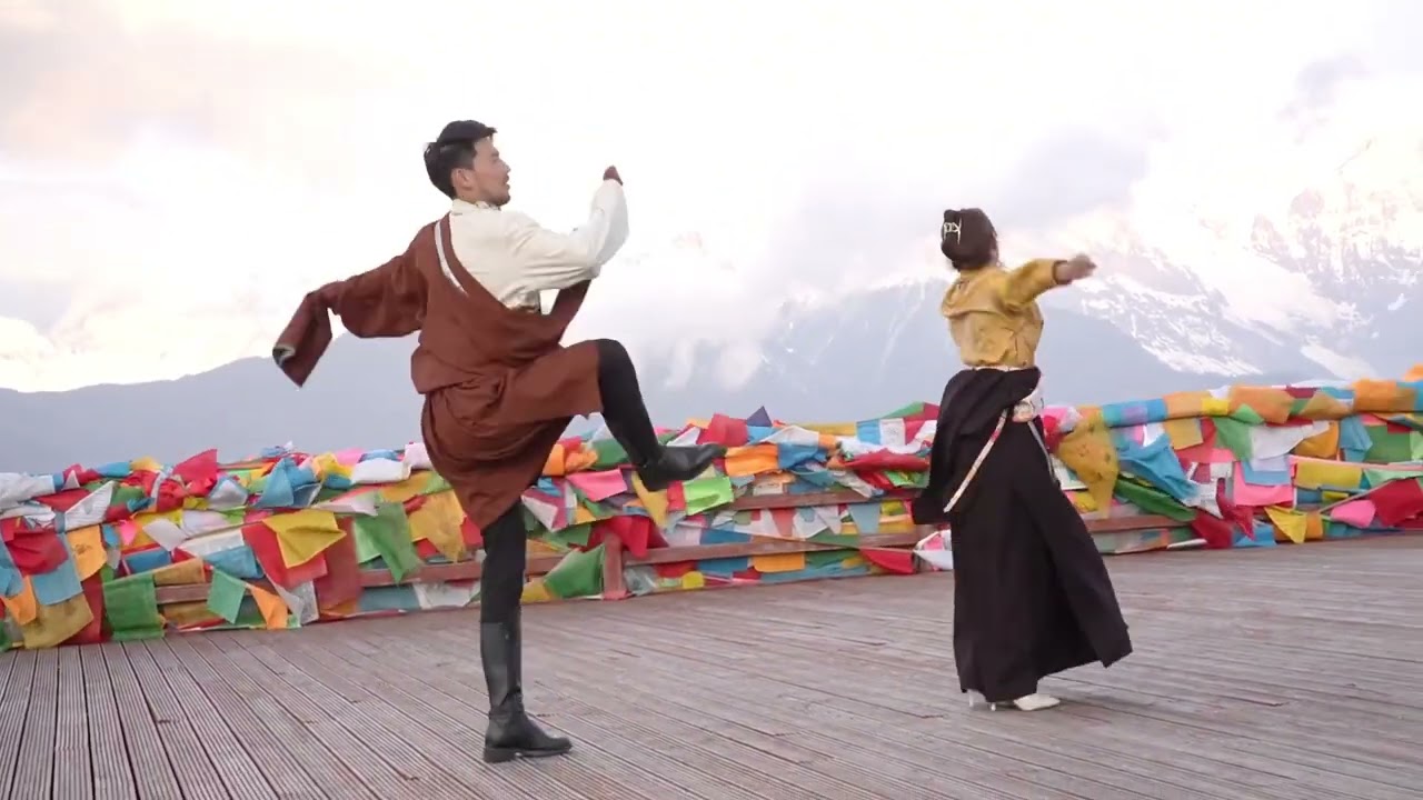 #摄影师云峰 梅里雪山 日照金山 益久措姆