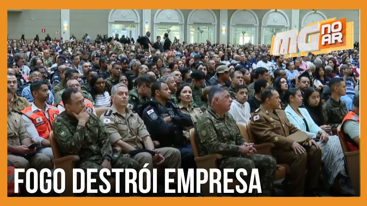 Incêndio destrói gráfica e mobiliza Corpo de Bombeiros em Contagem (MG)