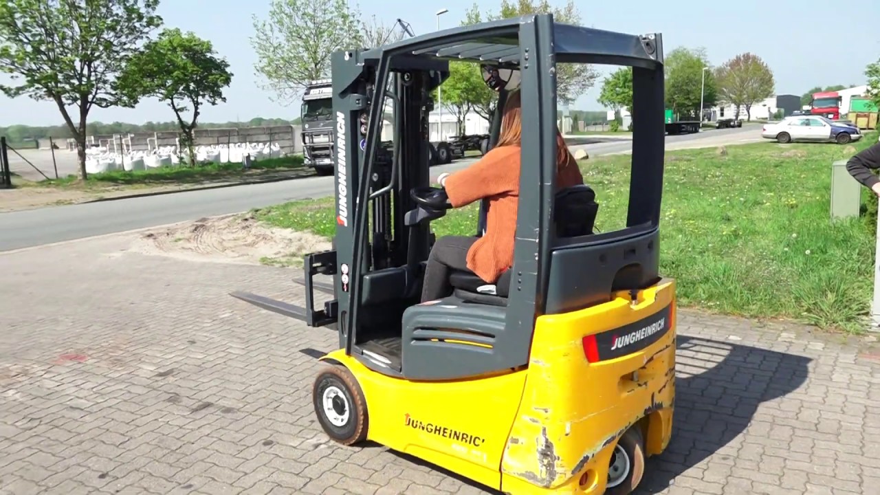 E4911 = 1.300kg Jungheinrich 3-wheel electric forklift from 2011