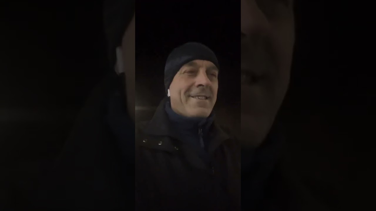 Нічне спілкування на ходу.