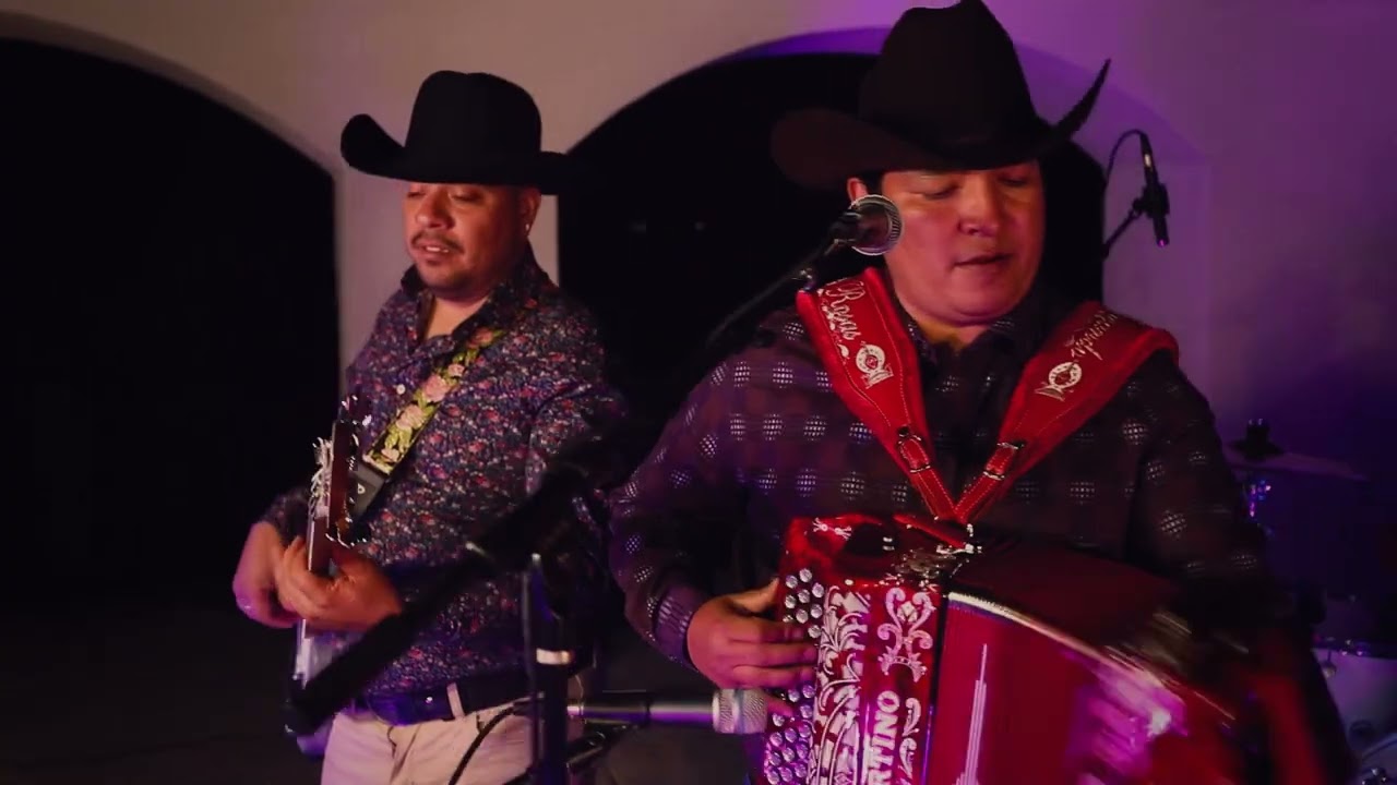 Perro De Cadena (En Vivo) - Paulino Rosas Y Su Estilo Norteño (feat. Leonel El Ranchero)