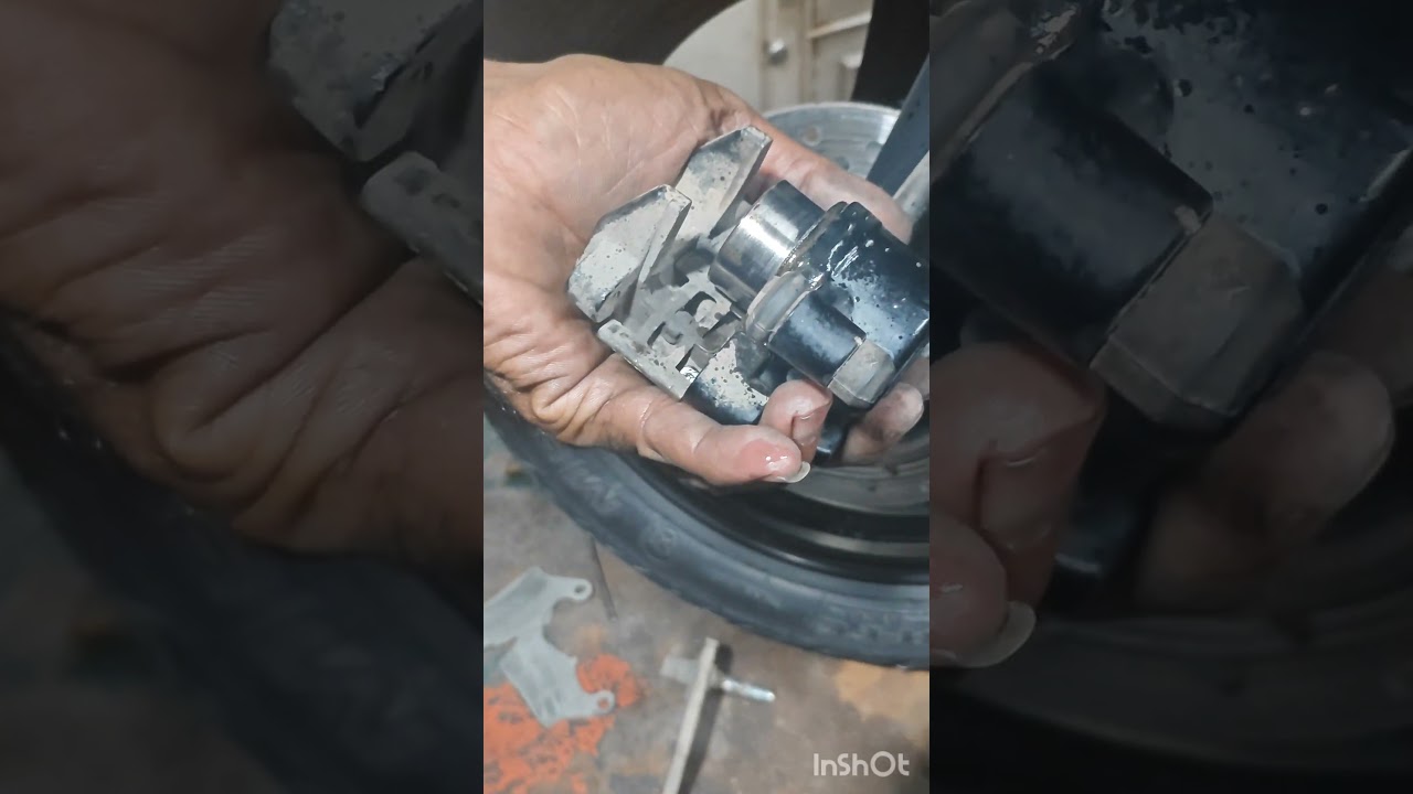 suzuki burgman disc break pad replacement (fitting)#automobile #brakepads #burgman #access #auto