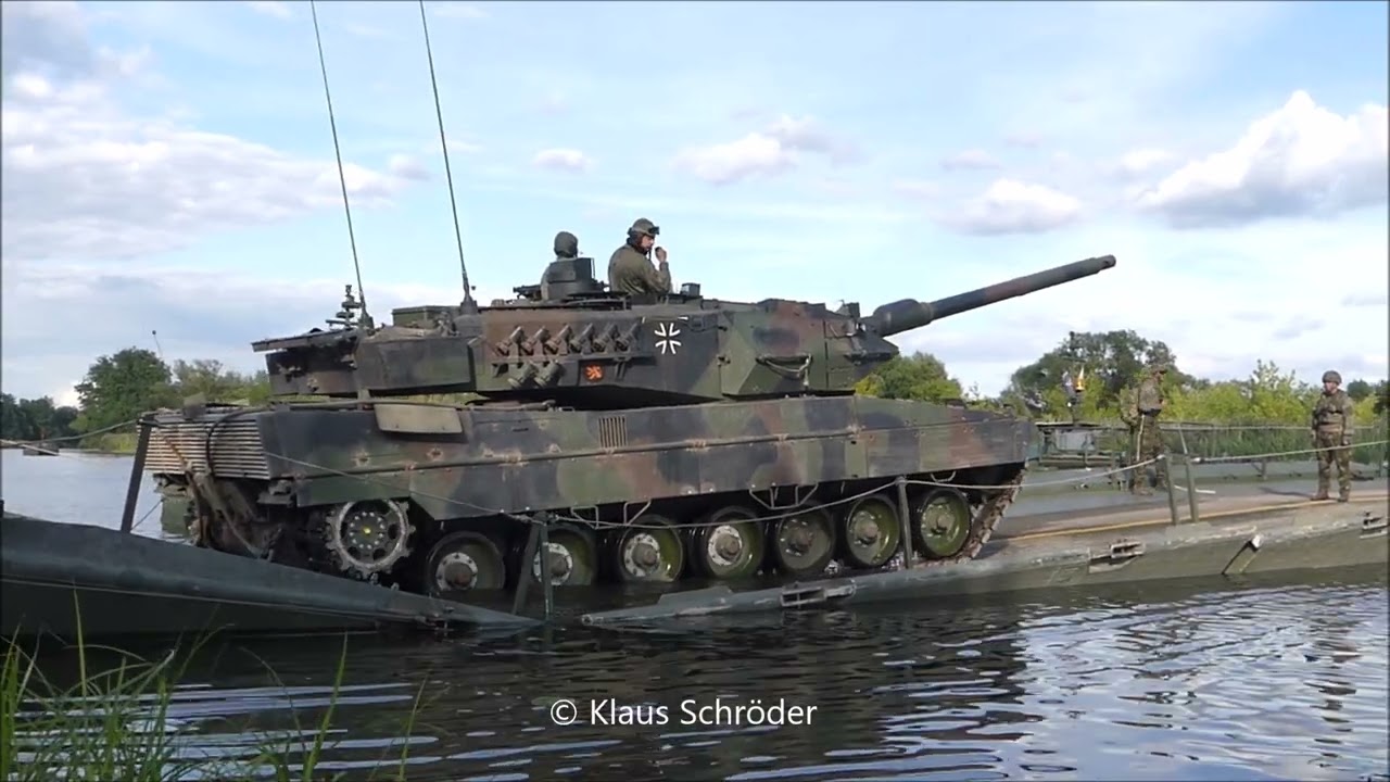 Leopard 2 Gewässerübergang Havel- Vigorous Bison