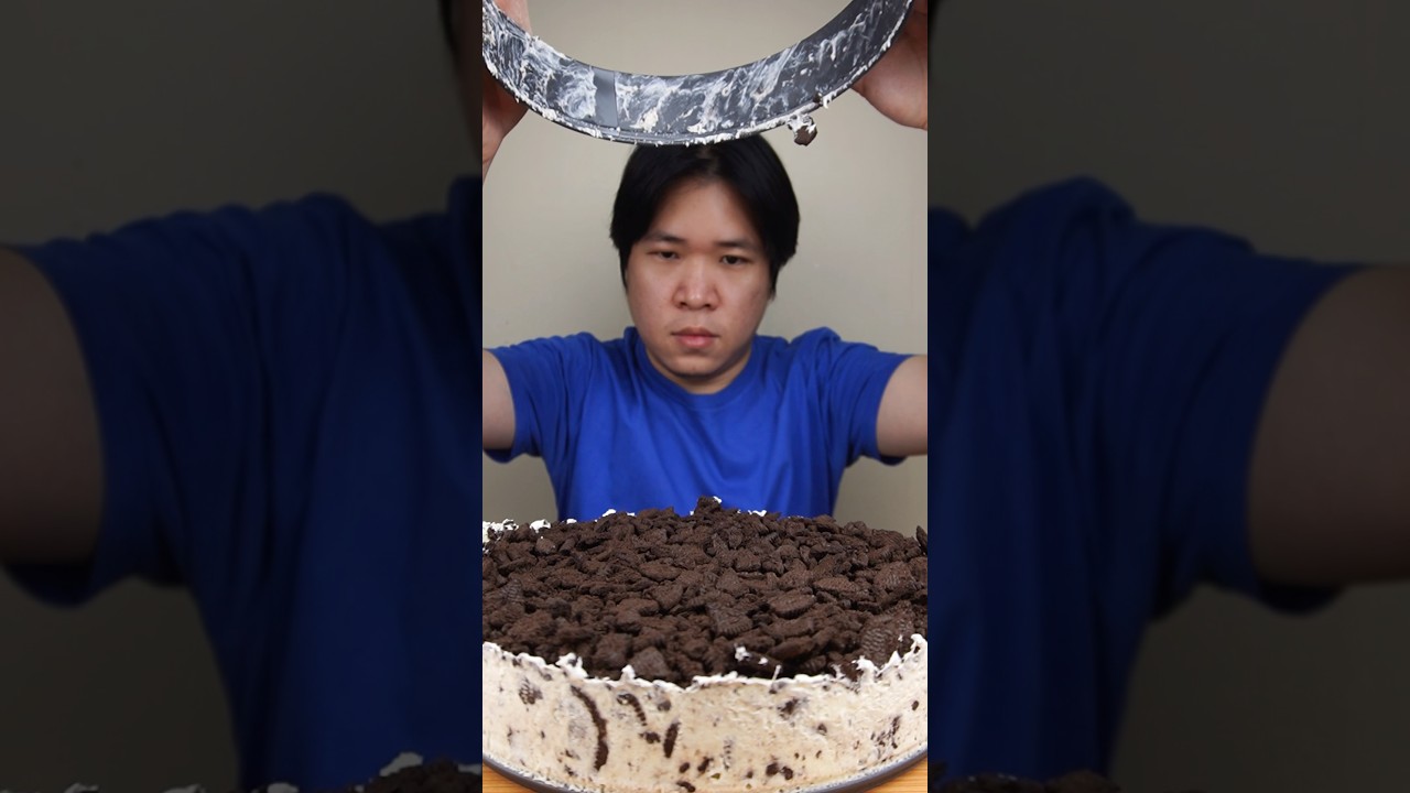 EATING OREO ICE CREAM CAKE #asmr #mukbang