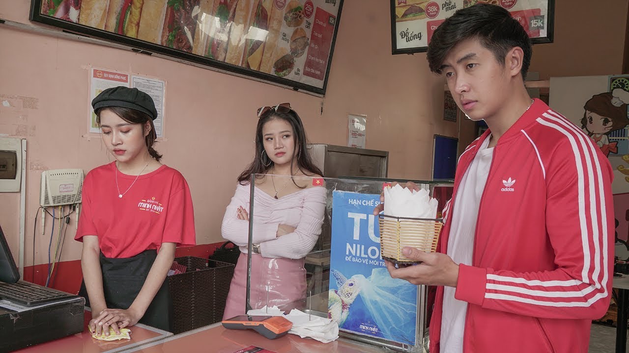 Giám Đốc Đi Bán Bánh Mì Thử Lòng Nhân Viên, Bị Khinh Cho Giận Tím Người
