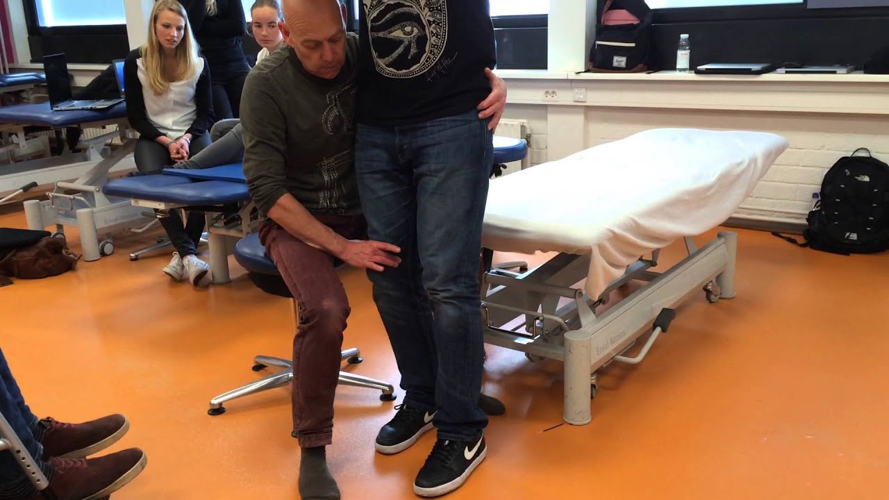 CVA patient steunen hemiplegische zijde en eerste stappen