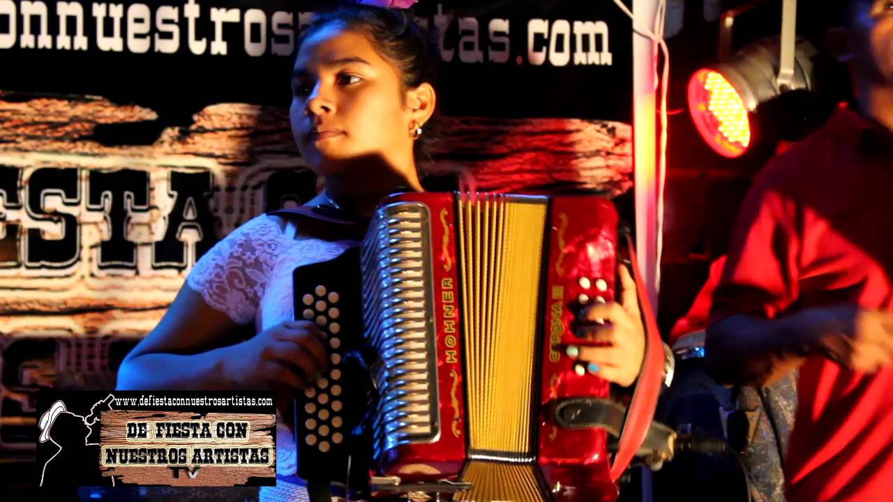 Angie Rodriguez y su Conjunto Innovacion Montañera - Los Riesgos del Amor en Vivo