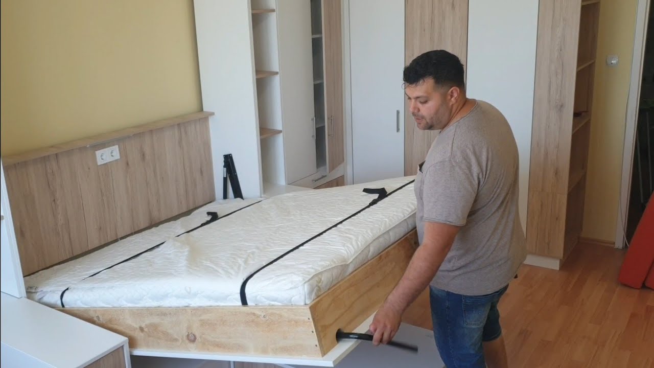 HIHETETLEN PRAKTIKUS &Aacute;GY - K&Ouml;K&Eacute;NY BERN&Aacute;T ROLAND