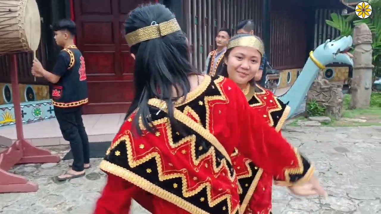 TARI MOYO DAN MUSIK TRADISIONAL NIAS