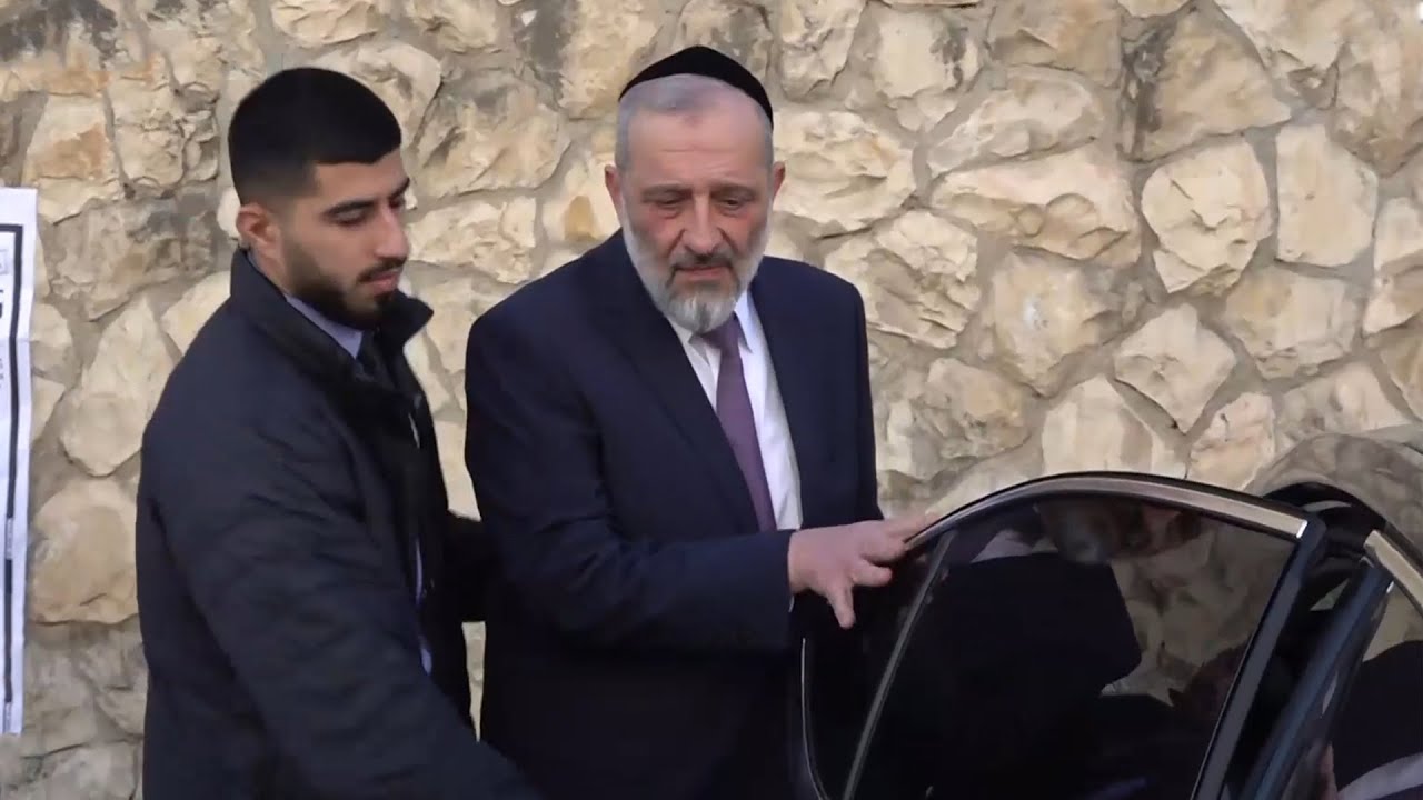 תם ולא נשלם: נתניהו פיטר את דרעי - האם יציע לו תפקיד אחר?