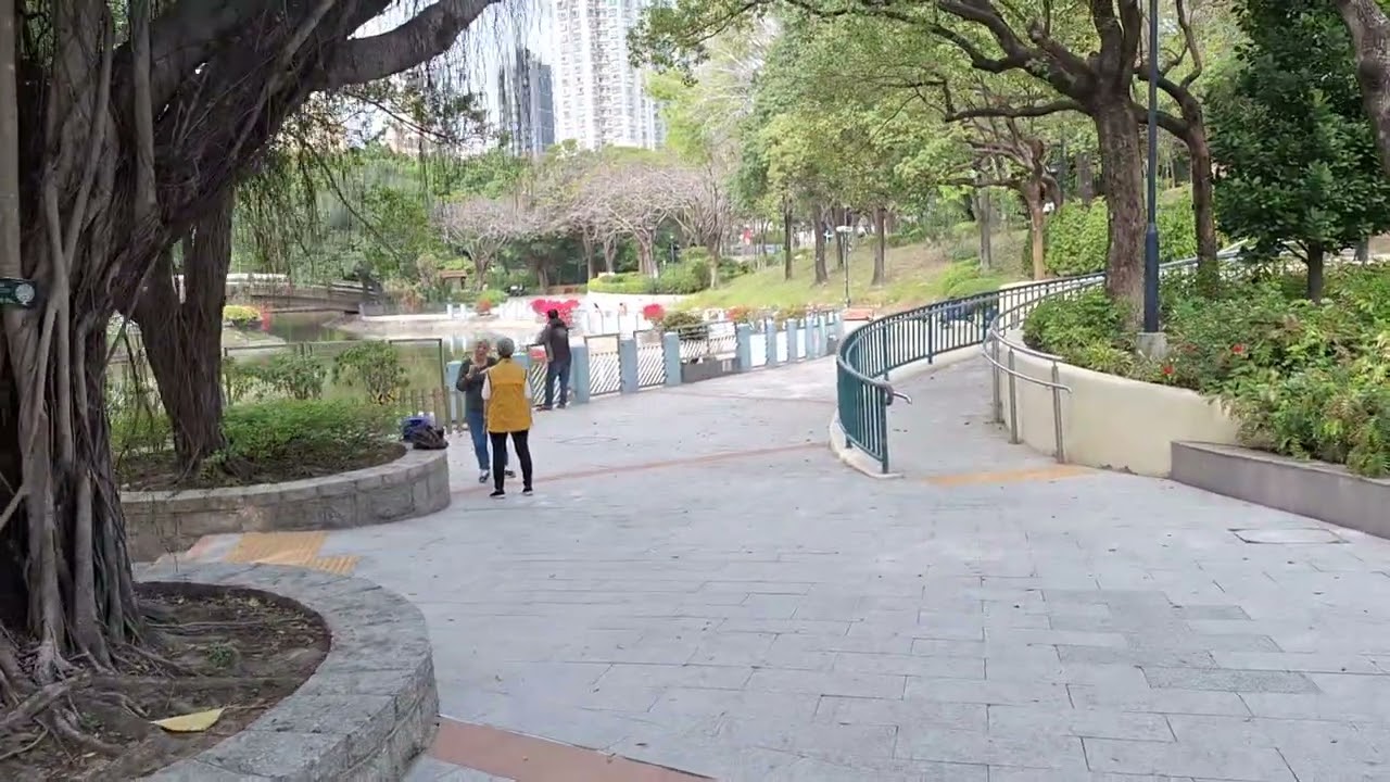 2025年3月15日 香港行街 Walking Hong Kong(100):屯門公園 風景秀麗 圍繞湖邊 走一轉 懷緬昔日各歌檔! Tuen Mun Park~Past Singing Place!